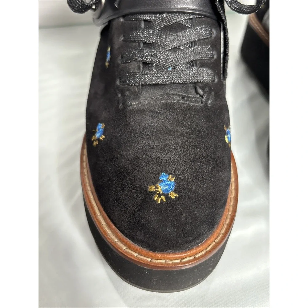 Coach city hiker